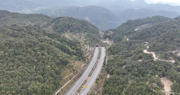 森林高速公路隧道航拍山峰隧道山脉森林道路