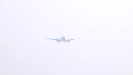 东方航空客机飞机降落全程特写波音737客机