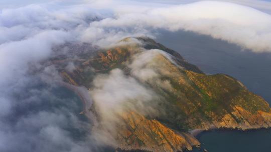 海上平流雾下的大钦岛