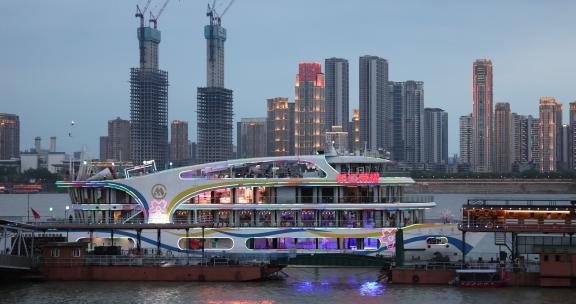 武汉江滩轮渡渡轮夜景