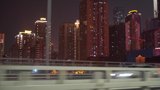 城市夜晚车窗外风景汽车行驶移动夜景风光