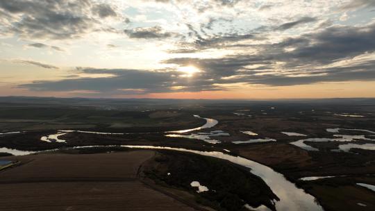 海拉尔河湿地日出朝霞彩云风景