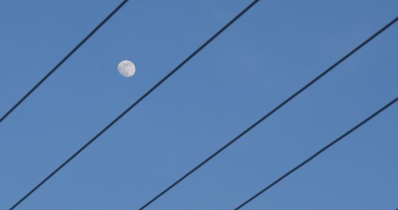 傍晚电线上面的月亮03