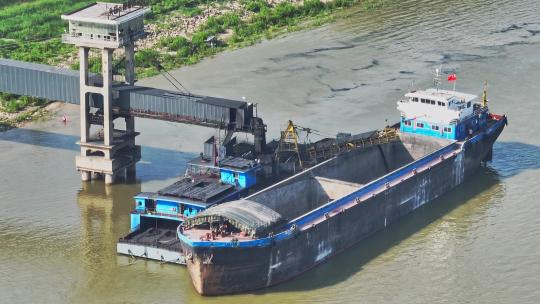 汉阳抬船路码头运煤船视频素材模板下载