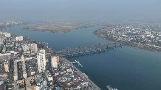 辽宁丹东鸭绿江断桥中朝两岸风光航拍