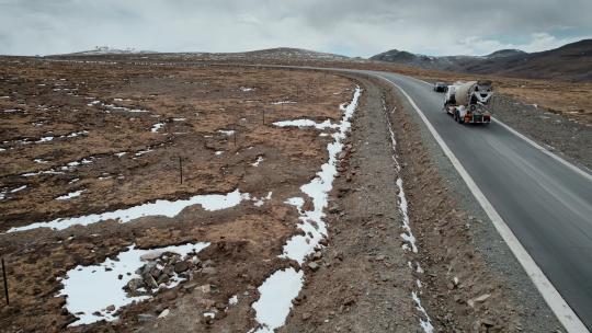 西藏旅游风光219国道翻越昆仑山脉视频素材模板下载