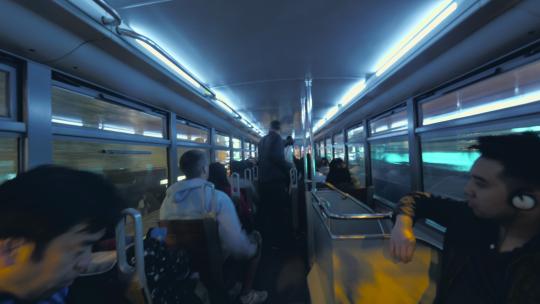 延时摄影城市夜晚公交车内4k