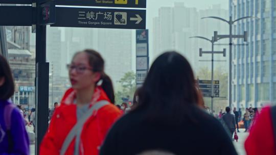 沙坪坝火车站行人视频素材模板下载