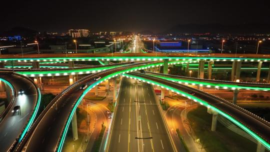 俯瞰城市立交桥交通夜景