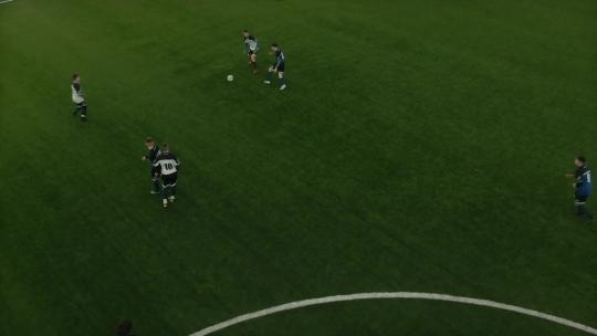 足球场上踢球比赛视频素材模板下载