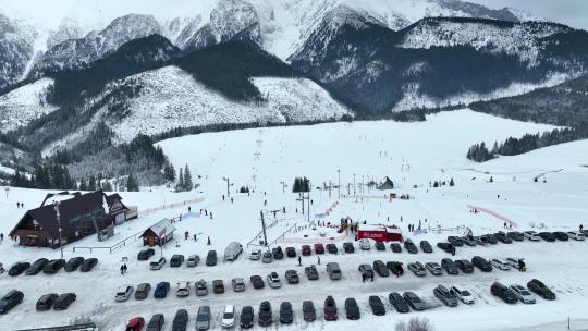 斯洛伐克Zdiar村滑雪胜地的鸟瞰图