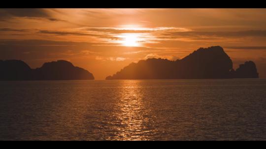 FPV无人机航拍四王岛游艇航行抵达印尼