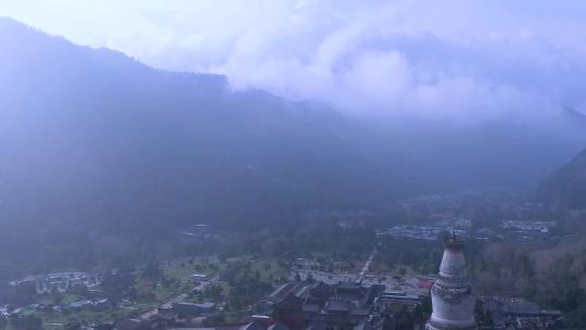 航拍山西五台山灵鹫峰菩萨顶禅院视频素材模板下载