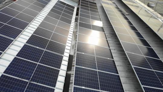 太阳能光伏板低碳环保