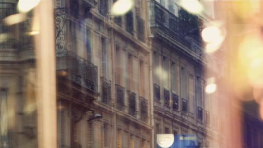街道橱窗艺术摄影玻璃反照虚焦