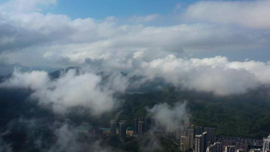 城市上空的低云