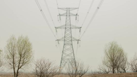 高压线电线杆输变电塔春季干燥雾霾扬沙浮尘