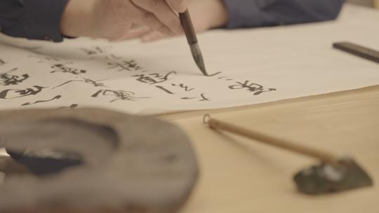 毛笔 传统 笔墨纸砚 磨墨 砚台 书法 中式视频素材模板下载