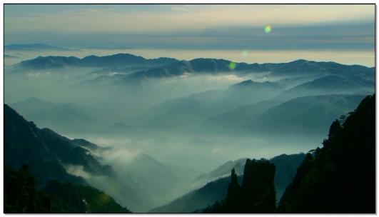 极景山峰云雾萦绕实拍视频素材