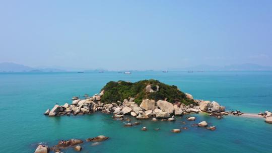 惠州三角洲岛小岛航拍左环绕