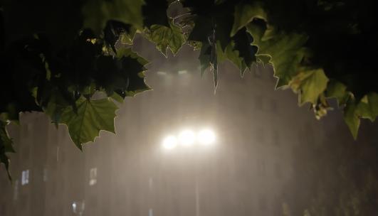 城市雨夜、夜景、万家灯火、夜晚路灯