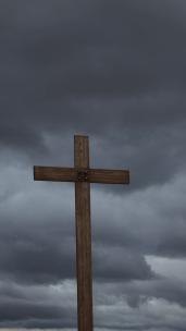 风暴云与基督教十字架
