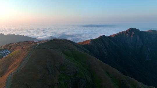 徒步登山探险户外草甸武功山
