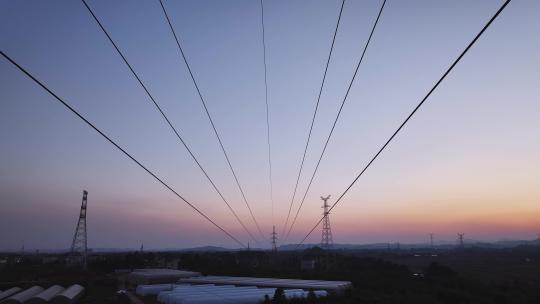 夕阳下的高压电线电塔视频素材模板下载