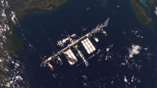 空间站绕地球运行时的鸟瞰图4K