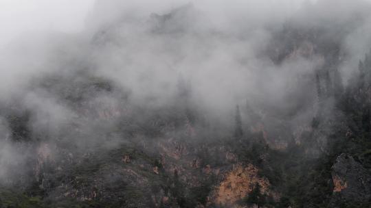 扎尕那云雾山峰水墨