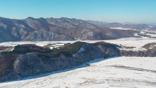 4k航拍雪后的山林