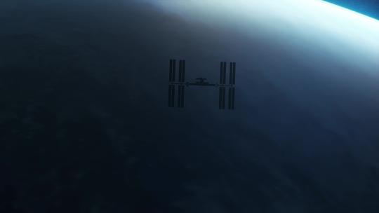 在地球上空运行的国际空间站的轮廓4K