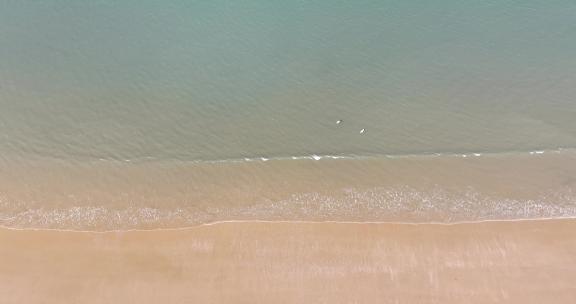 海岸俯拍沙滩大海航拍海滩海边海浪海水浪潮