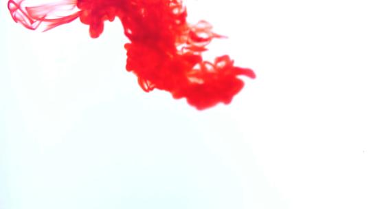 红色墨水在水中旋转视频素材模板下载