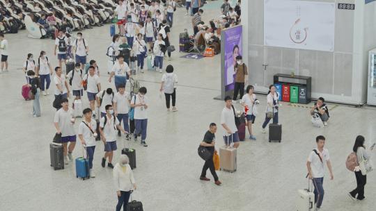 深圳北站火车站高铁站旅客走向检票口视频素材模板下载