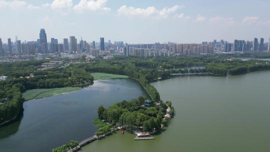航拍湖北武汉东湖风景区东湖公园视频素材模板下载