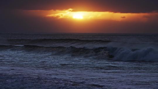 海滩落日夕阳海浪升格慢镜头视频素材模板下载