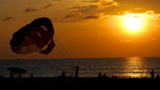 2483_降落伞和海滩日落
