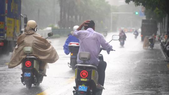 下雨骑车出行