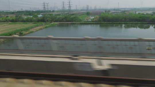 高速行驶的高铁车窗外风景视频素材模板下载