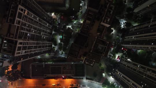 夜晚俯拍楼房高空俯拍楼顶小区建筑楼房视频素材模板下载