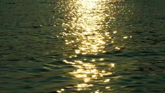 1164_反射着夕阳余晖的海水