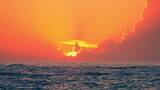海南博鳌海边日出特写波光粼粼的海面高清在线视频素材下载