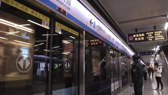 1708 地铁实拍地铁公安安检站内视频素材模板下载