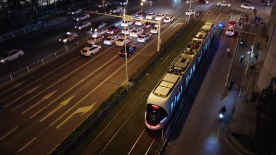 武汉光谷 有轨电车 雄楚大道夜晚航拍视频素材模板下载
