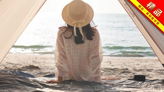 精品 · 海边沙滩帐篷里的女孩