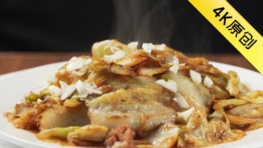 中式家常菜焦香卷心菜及烹饪过程