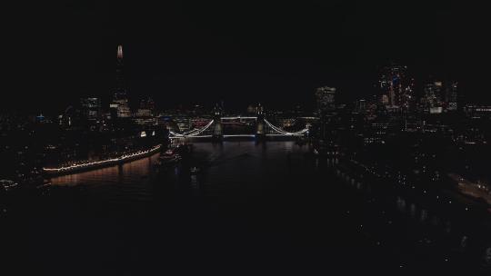 英国伦敦城市夜景航拍泰晤士河伦敦塔桥夜景视频素材模板下载