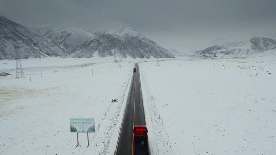 西藏旅游风光317国道白色大地笔直公路