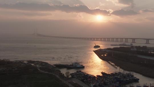 崇明跨江大桥的日出日落